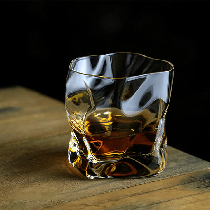 Verre à Whiskey Taillé à la Main dans le Style Edo Kiriko – Design Unique Froissé