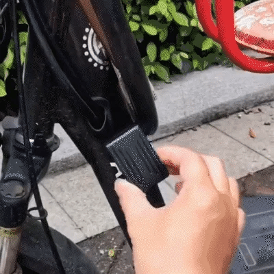 Traceur GPS Compact pour Suivi Sécurisé