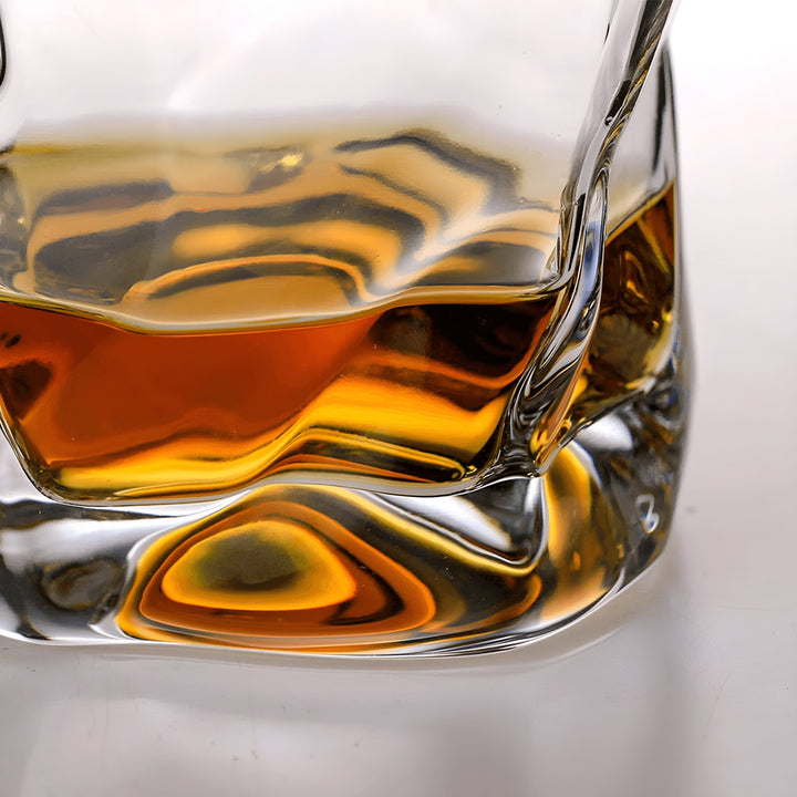 Verre à Whiskey Taillé à la Main dans le Style Edo Kiriko – Design Unique Froissé