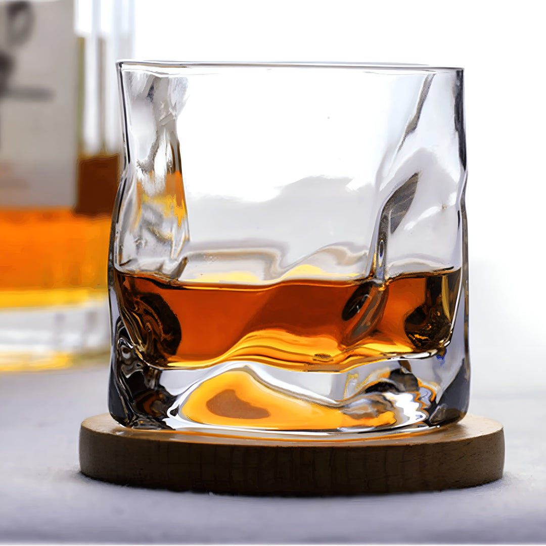 Verre à Whiskey Taillé à la Main dans le Style Edo Kiriko – Design Unique Froissé