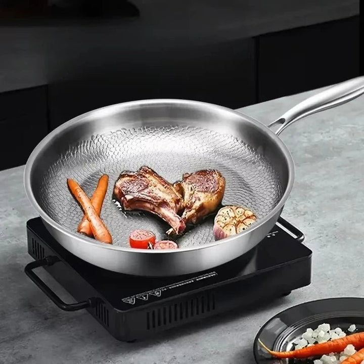 Poêle à Frire en Titane Martelé Antiadhésive pour Plaques à Induction et Cuisines Modernes