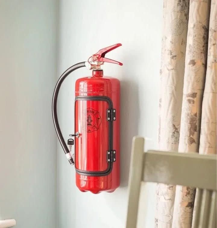 Bar Mini Discret – Rangement Compact pour Boissons Conçu comme un Extincteur