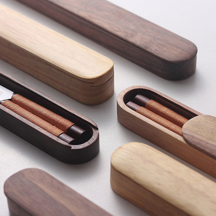 Baguettes en Noyer Noir avec Fil Décoratif dans une Boîte en Bois