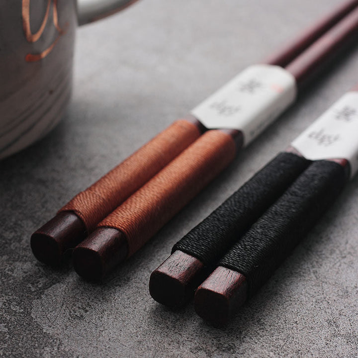 Baguettes en Noyer Noir avec Fil Décoratif dans une Boîte en Bois