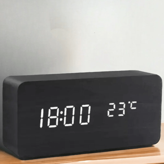 Horloge en Bois LED avec Contrôle Vocal pour un Affichage du Temps Élégant