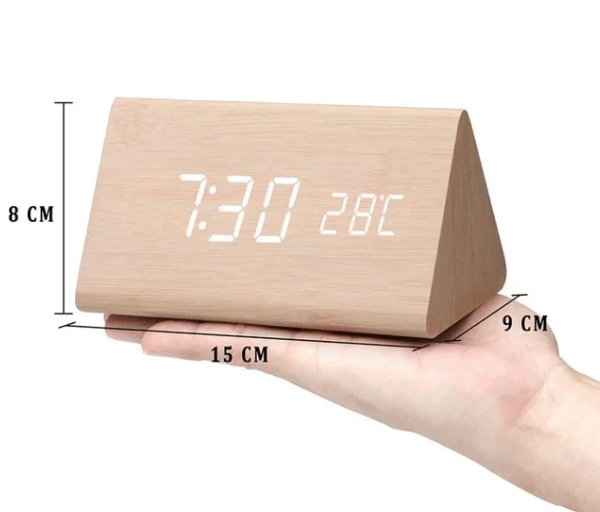 Horloge en Bois LED avec Contrôle Vocal pour un Affichage du Temps Élégant