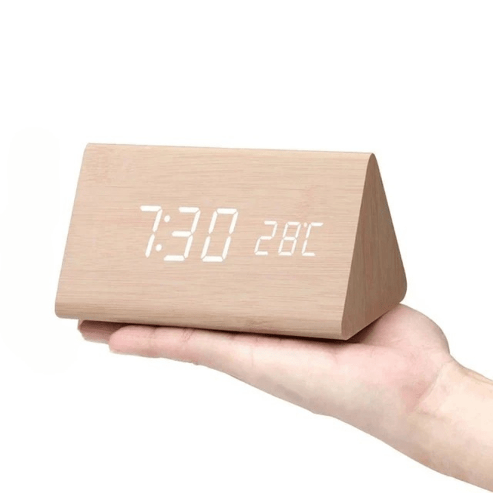 Horloge en Bois LED avec Contrôle Vocal pour un Affichage du Temps Élégant