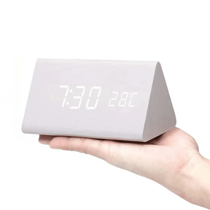 Horloge en Bois LED avec Contrôle Vocal pour un Affichage du Temps Élégant
