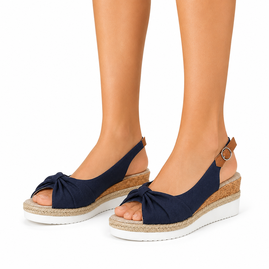 Sandales compensées décontractées pour femmes" can be rewritten as "Sandales à talons compensés décontractées pour femmes.