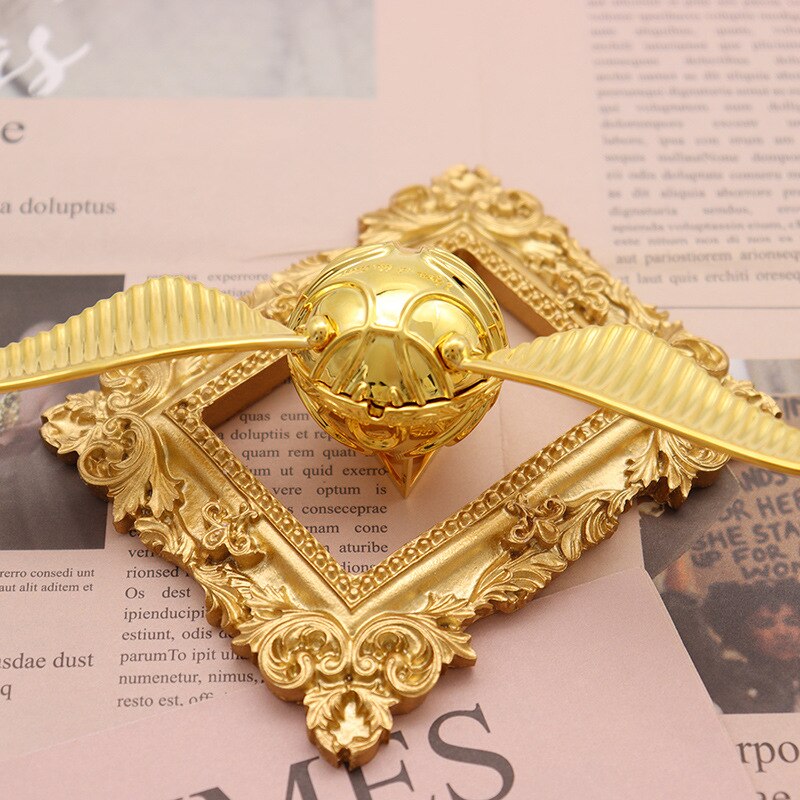Boîte à Anneau en Or Plaqué 18k avec Design Mobile | Bijoux de Luxe