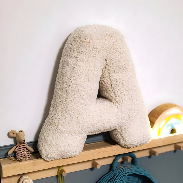 Coussin Lettre en Peluche Personnalisable - Accent Décoratif Doux pour Canapé ou Chambre d'Enfant